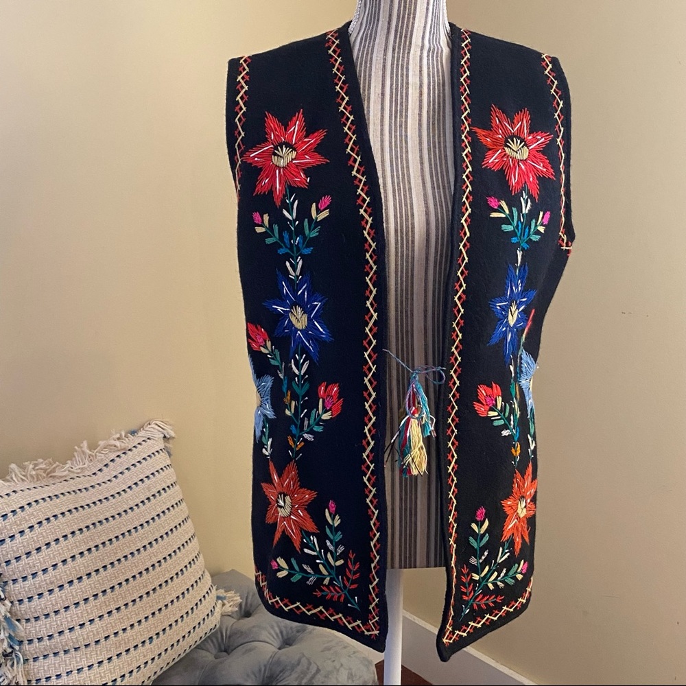 VTG Boho Tassel Floral Stitched Cardigan Sweater Vest Sz M/L